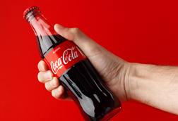 PE_Coca_Cola_Hand