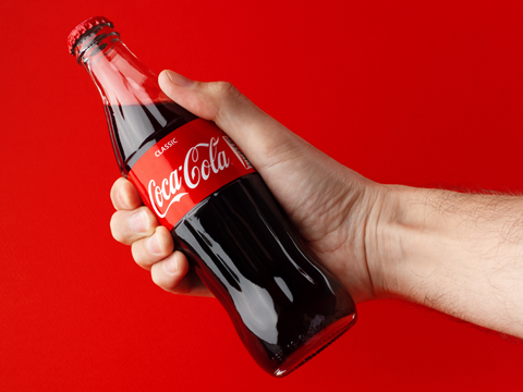 PE_Coca_Cola_Hand