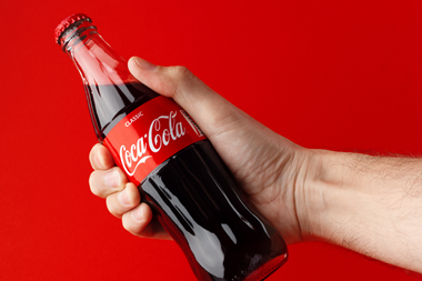 PE_Coca_Cola_Hand